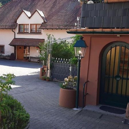 Pension - Gaestehaus Zum Pfaelzerwald Hinterweidenthal エクステリア 写真