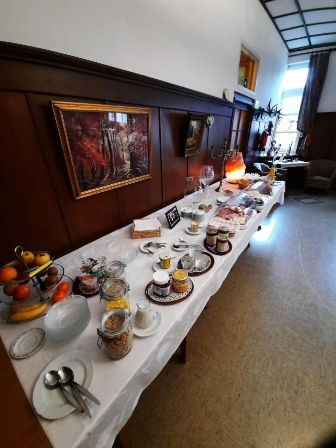 Pension - Gaestehaus Zum Pfaelzerwald Hinterweidenthal エクステリア 写真
