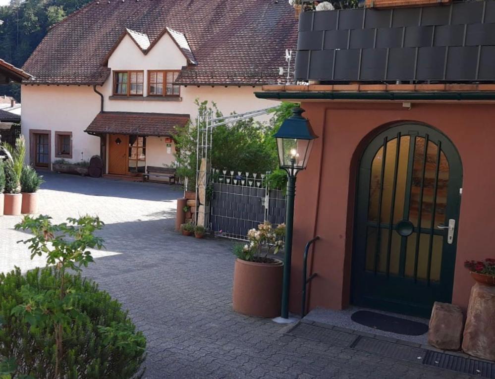 Pension - Gaestehaus Zum Pfaelzerwald Hinterweidenthal エクステリア 写真