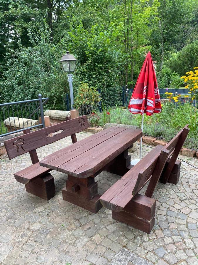 Pension - Gaestehaus Zum Pfaelzerwald Hinterweidenthal エクステリア 写真