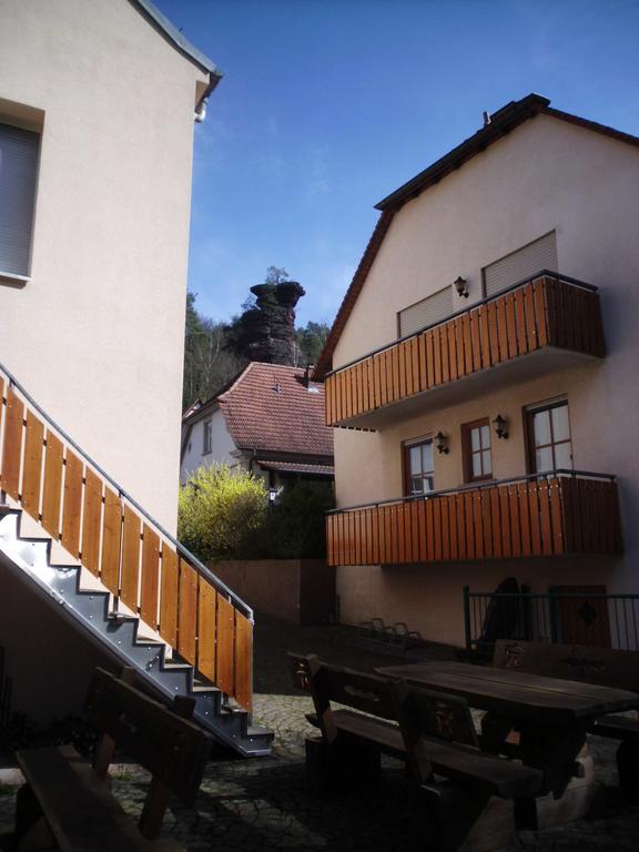 Pension - Gaestehaus Zum Pfaelzerwald Hinterweidenthal エクステリア 写真