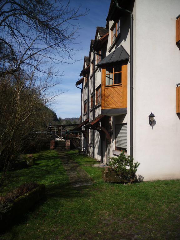 Pension - Gaestehaus Zum Pfaelzerwald Hinterweidenthal エクステリア 写真