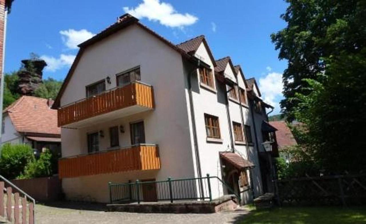 Pension - Gaestehaus Zum Pfaelzerwald Hinterweidenthal エクステリア 写真