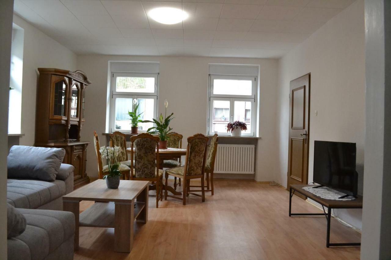 Pension - Gaestehaus Zum Pfaelzerwald Hinterweidenthal エクステリア 写真