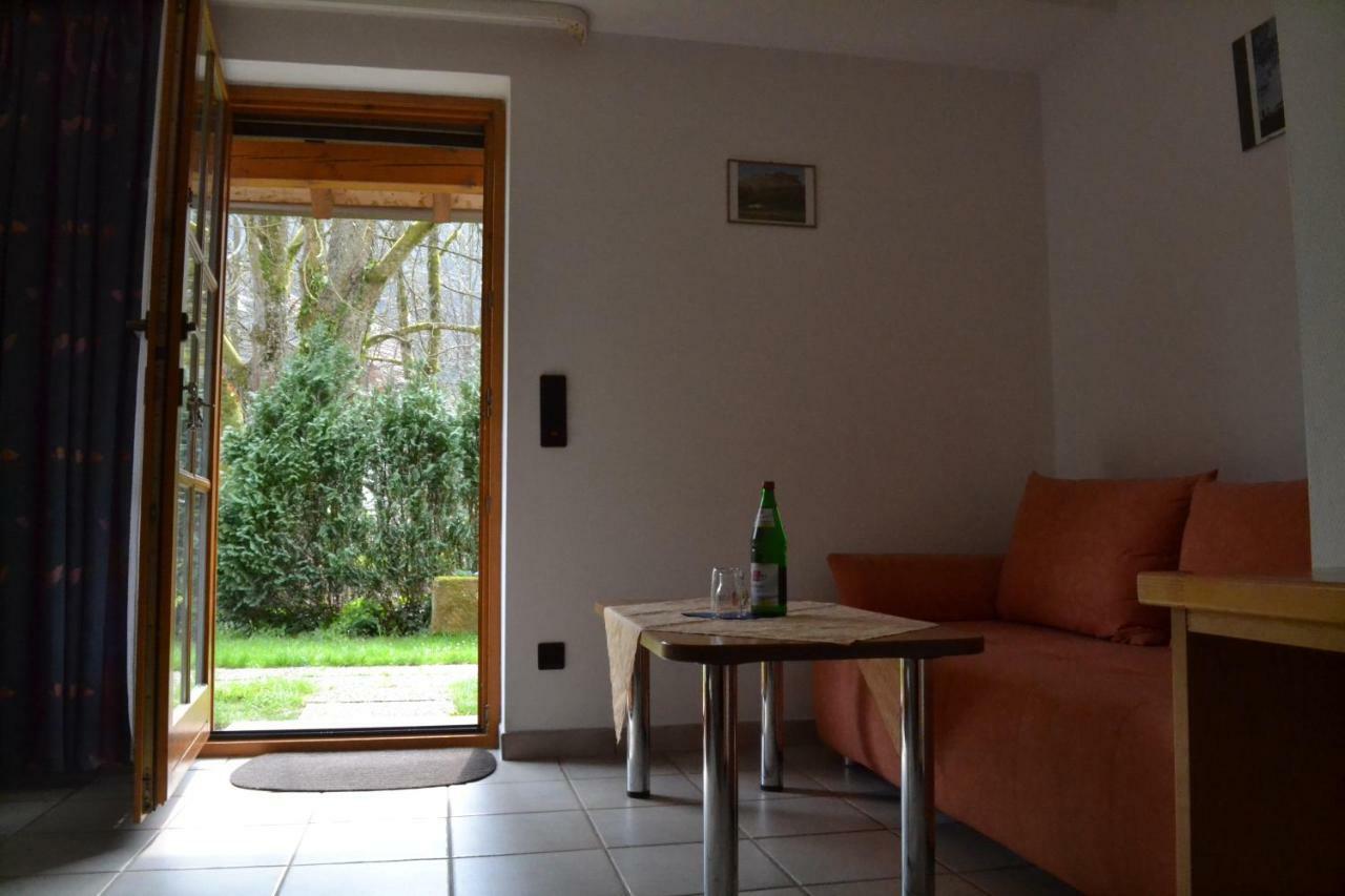 Pension - Gaestehaus Zum Pfaelzerwald Hinterweidenthal エクステリア 写真